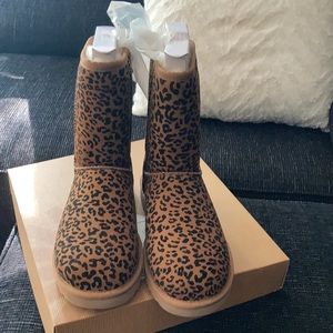 Ugg classic short rosette leopard cheetah velvet chestnut boot size 7
